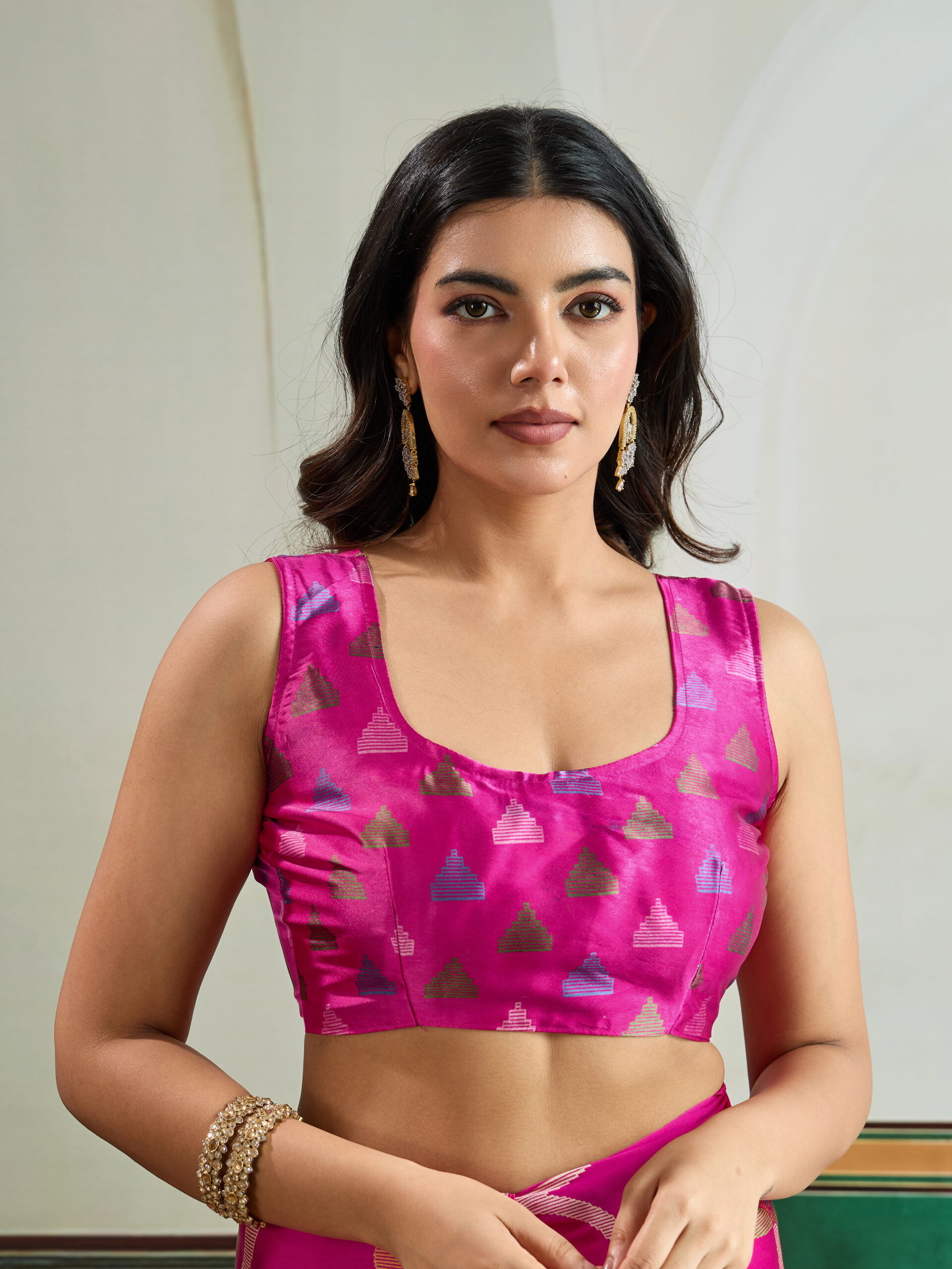 Fuchsia Bloom Geometric Art Silk Saree - Image 3
