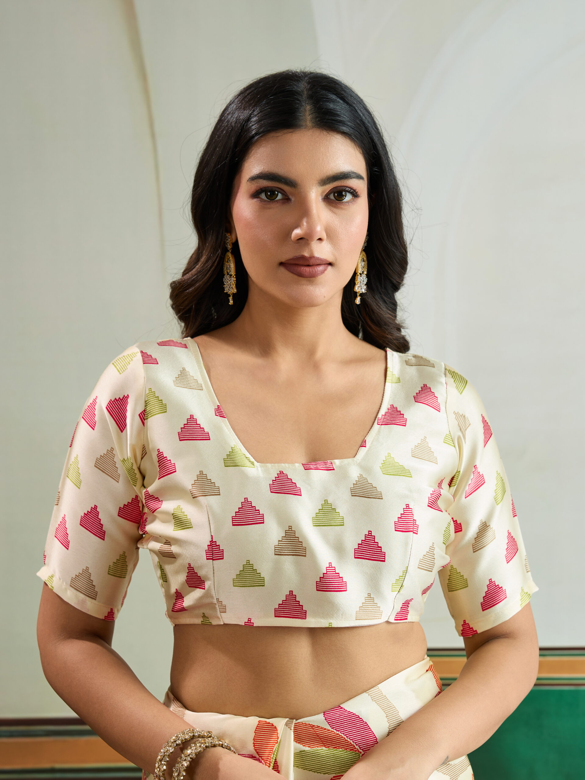 Ivory Bloom Geometric Art Silk Saree - Image 5